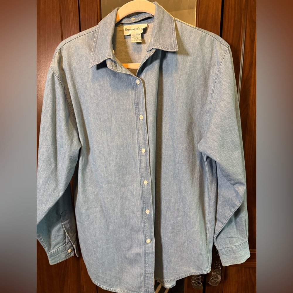 100% cotton The Eagles Eye Light Blue Denim Button-Up Shirt - Men's Casual Shirt